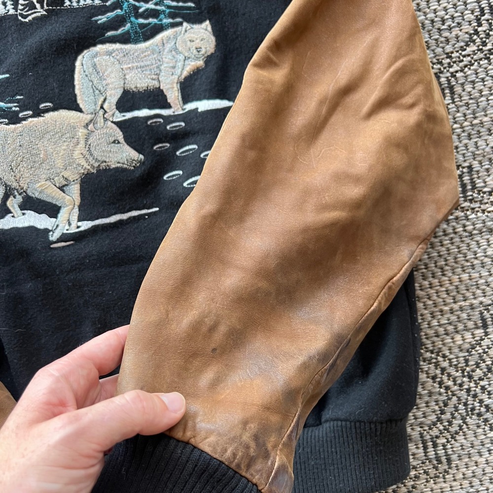 Vintage Varsity Jacket Mens Medium Black Tan Suede Wool Wolf Nature Outdoors - Picture 7 of 9